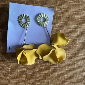 NWT Yellow Floral Drop Earrings,
flower dangle from gold circle